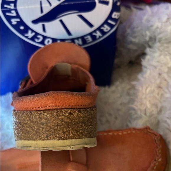 Birkenstock women's Peach colored Big Buckle Style - Picture 6 of 9